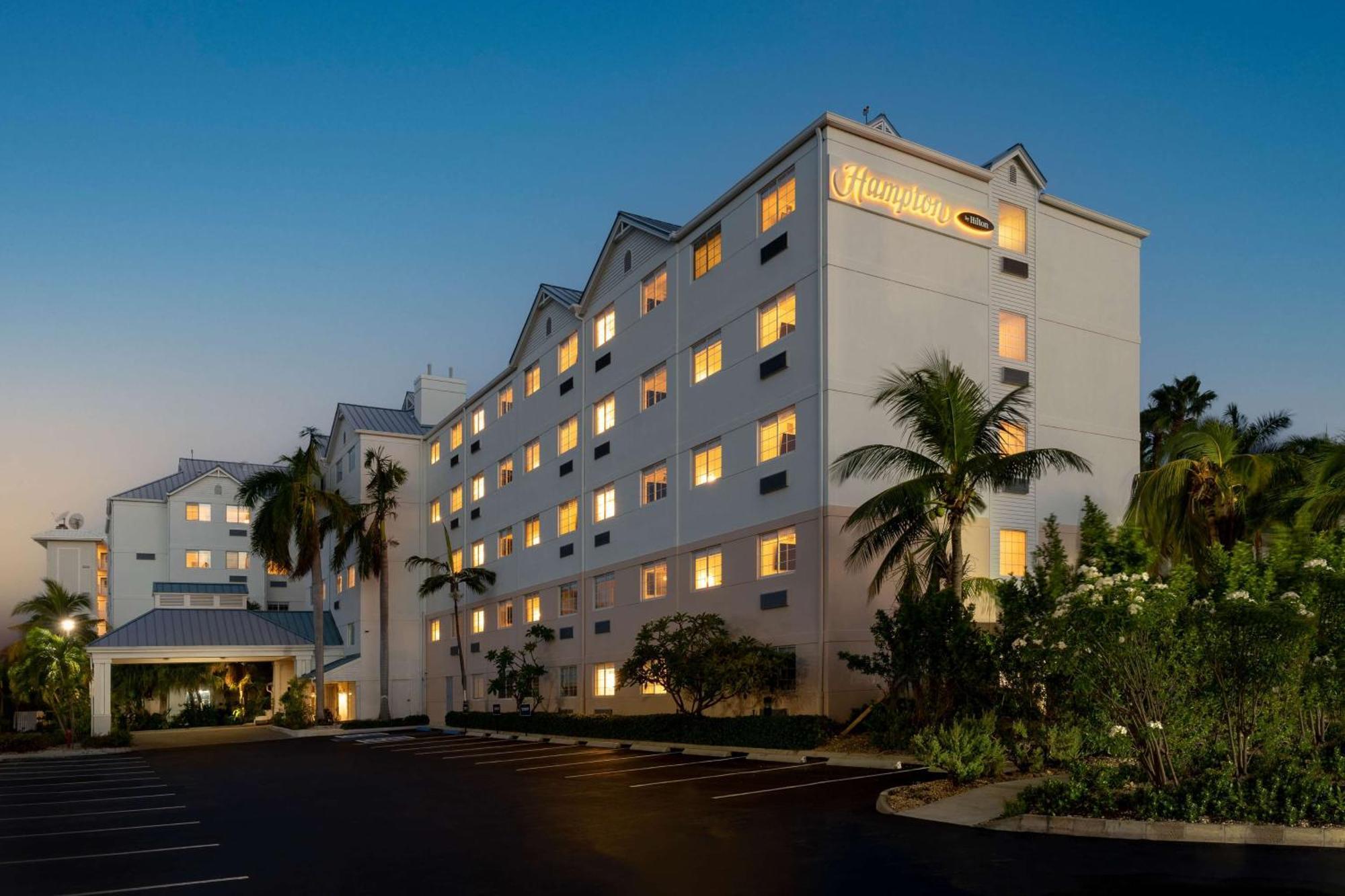 Hampton By Hilton Grand Cayman Seven Mile Beach George Town Kültér fotó